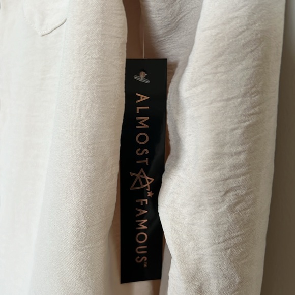 Almost Famous Loose, Reverse Pleat Back, Stone Colored sz Med Blouse - Picture 3 of 9